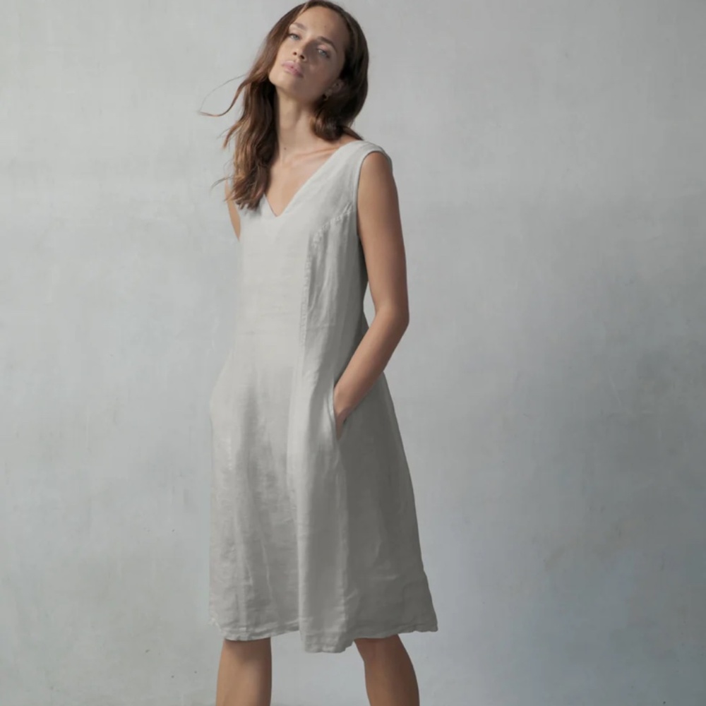 NWT Luxmii sleeveless linen dress with pockets. US size 6, size 8